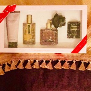 Victoria’s Secret Scandalous Holiday Set